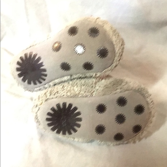 Ugg bixbee booties sz 2/3 - Picture 2 of 2